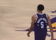 开云体育入口-马刺痛失胜利，球员沮丧表现不如人的简单介绍