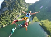 开云体育平台APP-赛道上的逆袭，哈斯车队完胜迈凯伦，勒克莱尔点燃赛场