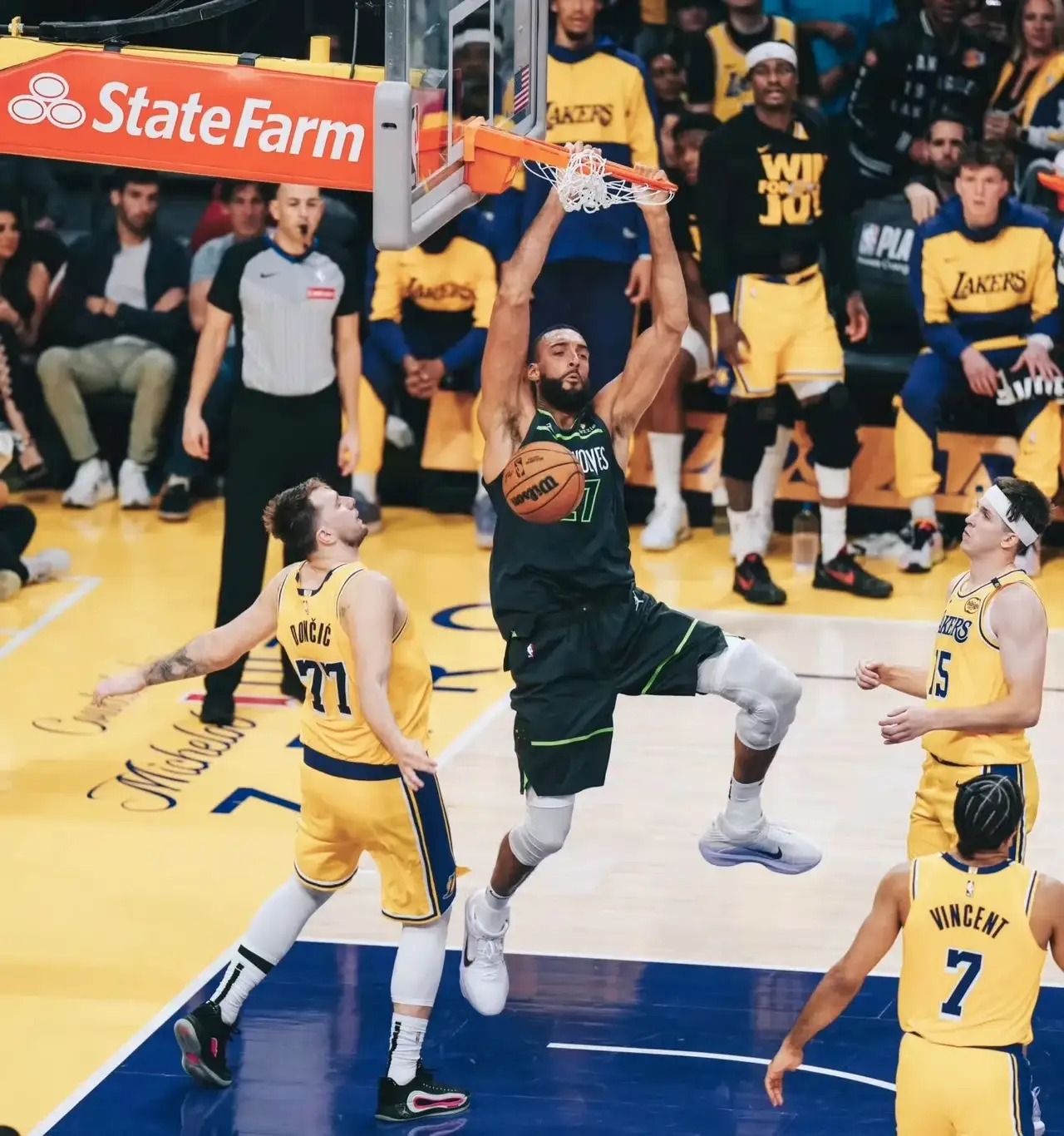 塞尔维亚男篮翻盘爵士，戈贝尔绝境逆转