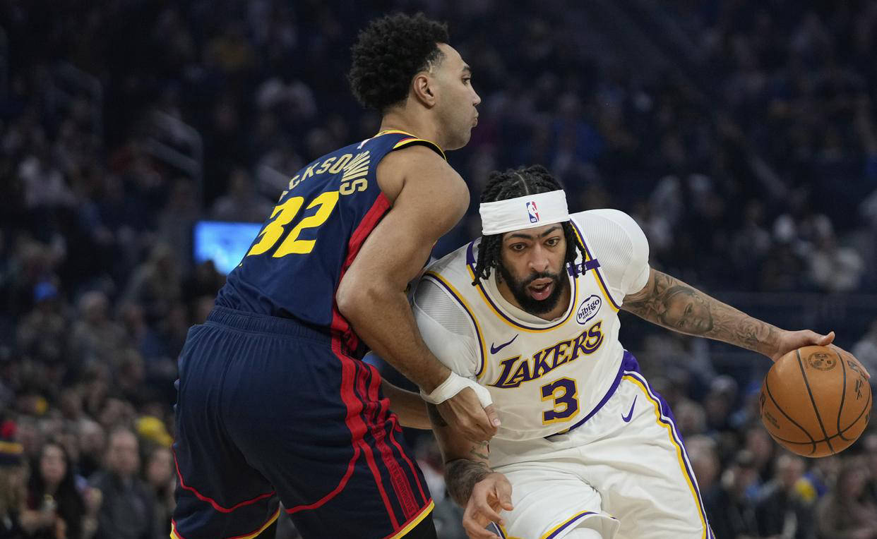 美国男篮鏖战勇士，浓眉三分雨点燃全场的简单介绍