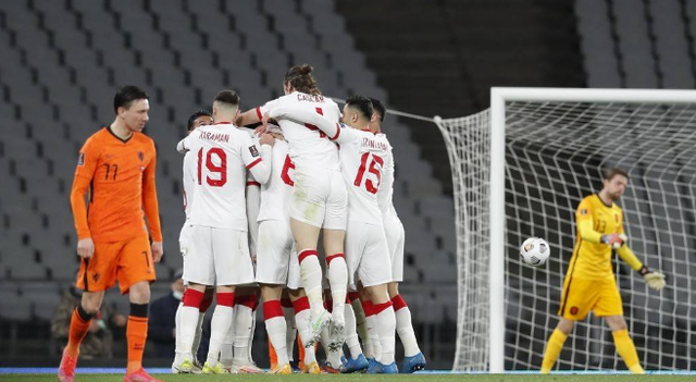 关于比利时碾压丹麦，德利赫特完成帽子戏法的信息