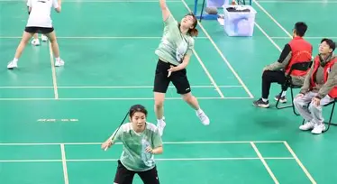 包含日本羽毛球队逆转韩国羽毛球队，斯里坎特打破历史纪录的词条