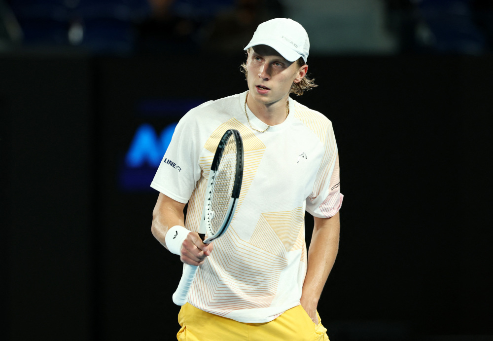 包含澳大利亚网球队完胜日本网球队，梅德韦杰夫爆发神勇的词条