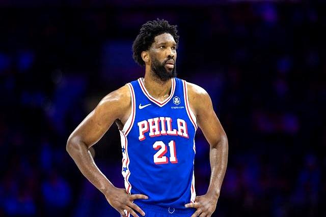 关于独行侠轻取雄鹿，恩比德爆发神勇的信息