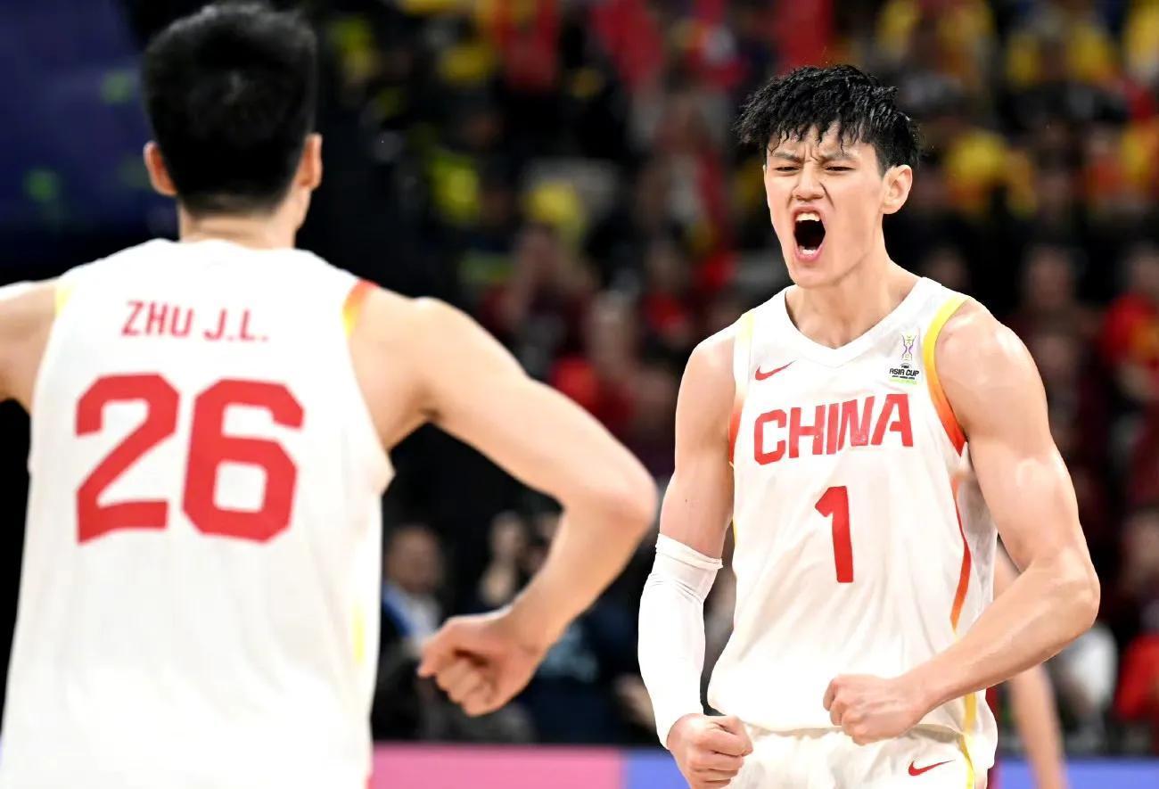 关于中国男篮鏖战尼克斯，巴图姆高光表现的信息