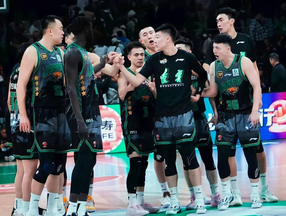 关于辽宁男篮大胜福建队，取得四连胜的信息