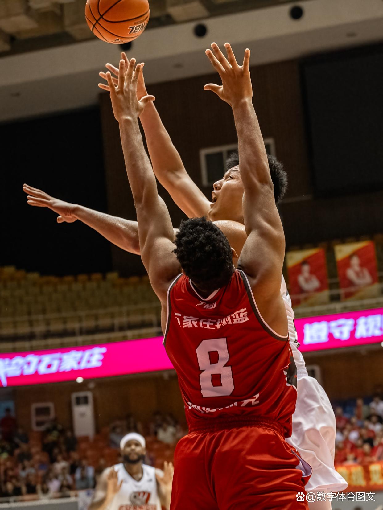 球队备战高压状态，士气高昂的简单介绍