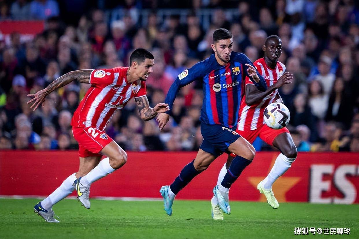 关于足球比赛中球员力压防守射入制胜球的信息