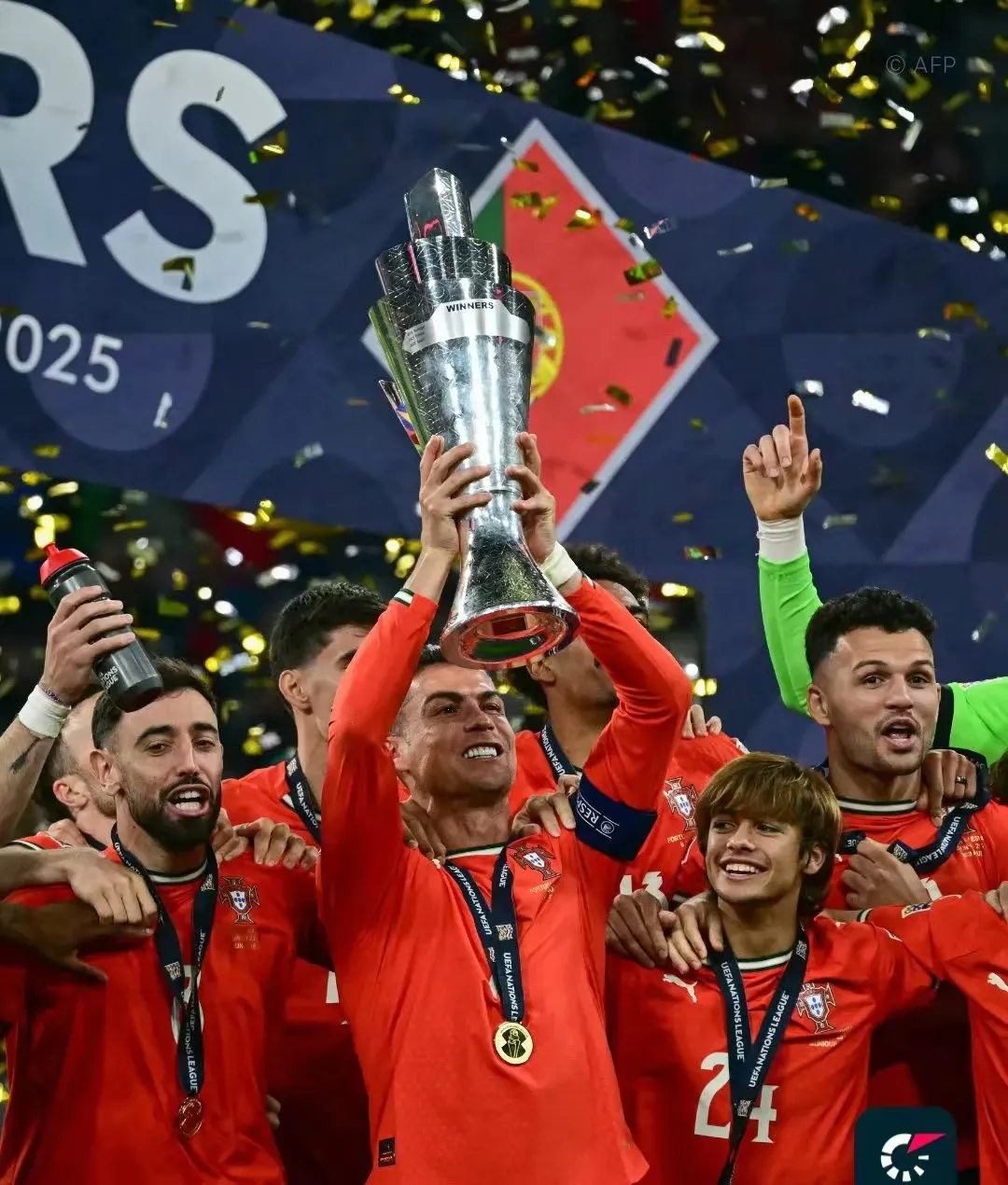 包含欧洲国家联赛半决赛准备大战收官的词条