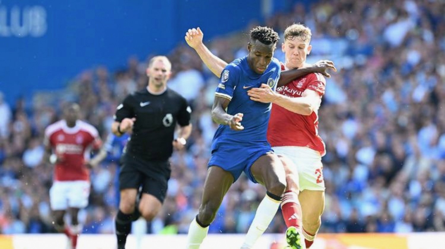 紧张激烈的英超联赛为球迷带来无限精彩的简单介绍