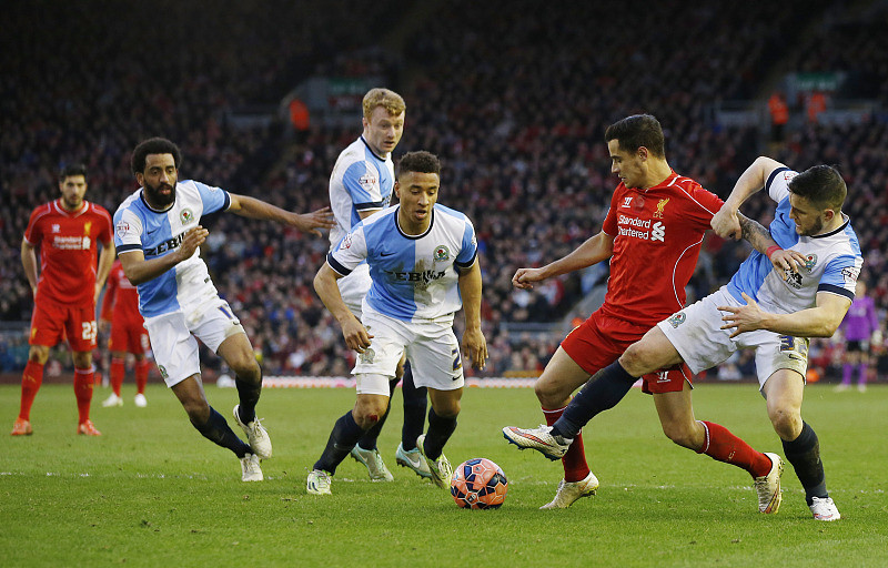 雷加利斯主场不敌巴萨，豪强实力尽显