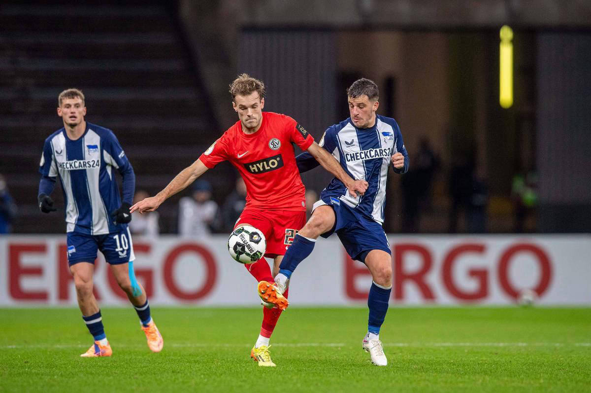 布莱顿球员斗志旺盛，客场横扫对手实现翻盘的简单介绍