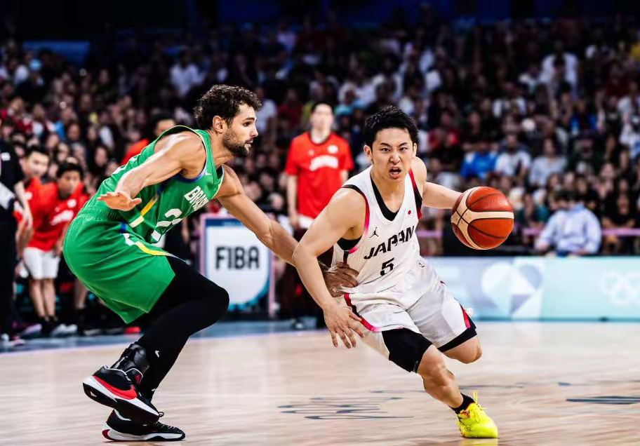 关于日本男篮险胜南韩男篮，拉文绝境逆转的信息