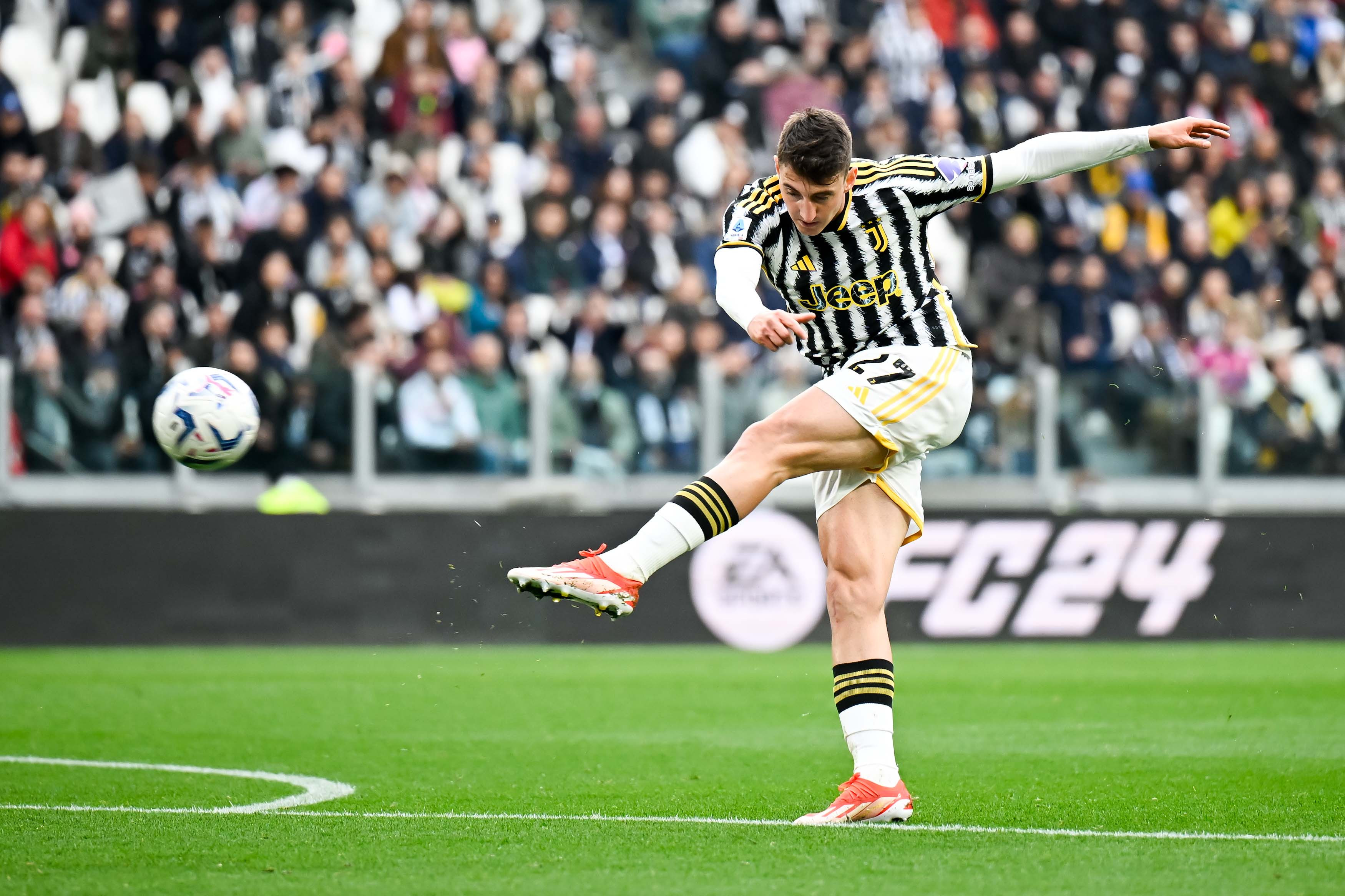 那不勒斯鏖战AC米兰，阿什拉夫状态火热的简单介绍