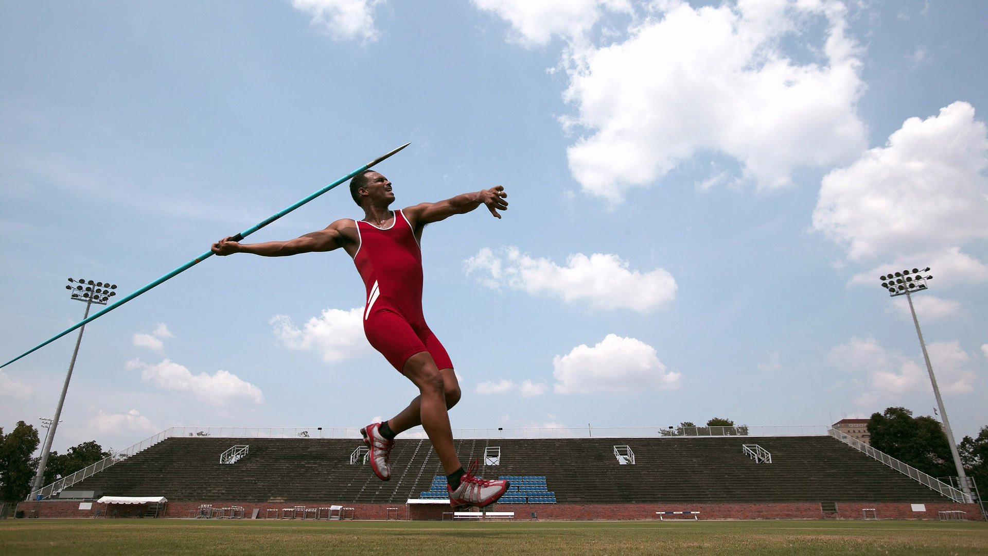雷霆力克马刺，爱德华兹成为关键先生